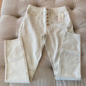 Women’s Universal Threads high rise skinny jeans. Size 4/27 regular, tags on.